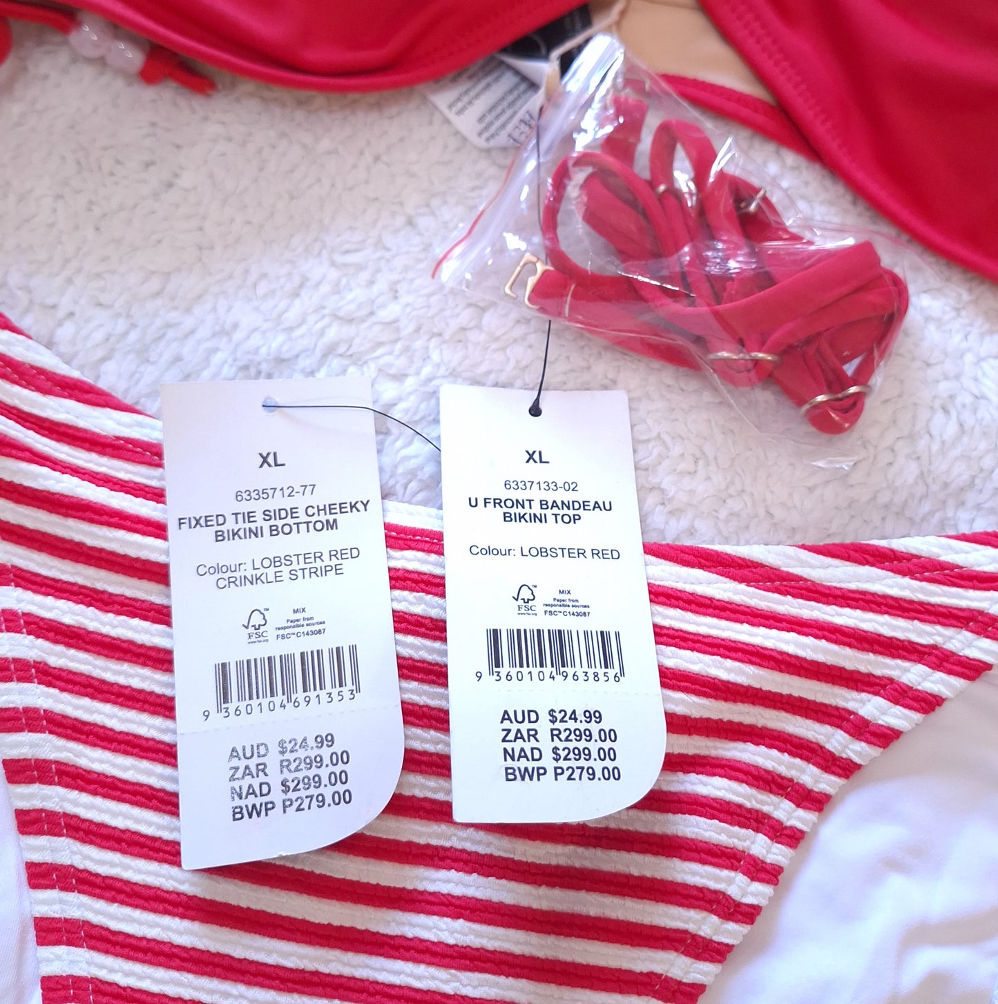 Cotton On U Front Bandeau Bikini Top Kleur: Kreefrooi, Vaste das Kant Cheeky Bikini Onderkant Kleur: Kreefrooi Kreukelstreep
