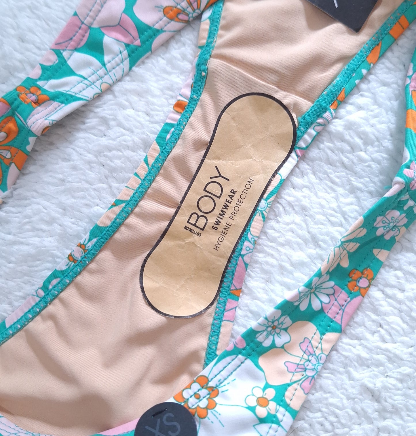 Katoen op Micro Slider Driehoek Bikini Top Kleur: Mermaid Crinkle, High Side Brasiliaanse Naat Onderkant Kleur: Retro Layered Emerald Floral