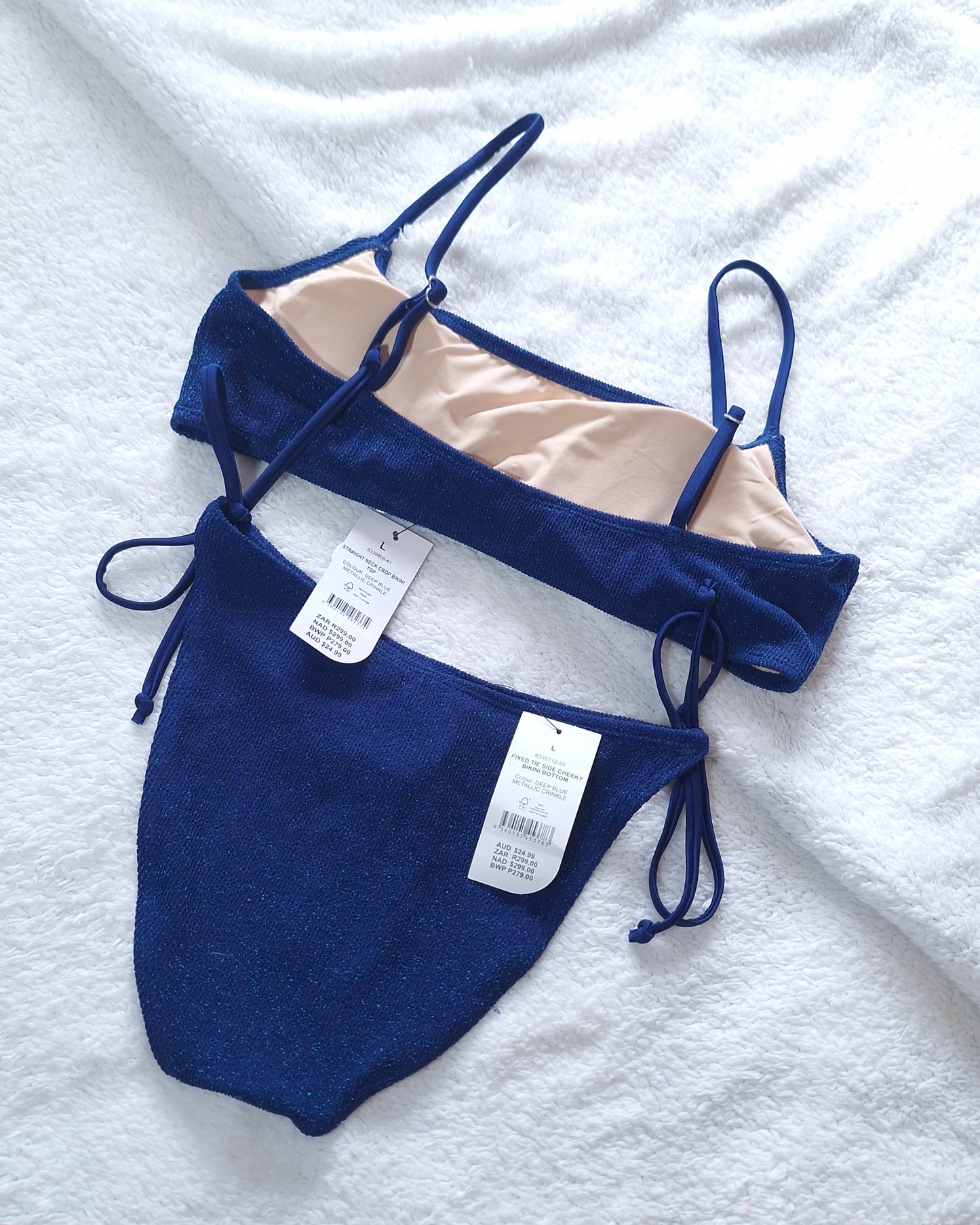 Katoen op reguit nek geknipte bikini-top, vaste das-kant Cheeky bikini-onderkant Kleur: diepblou metallic kreukel