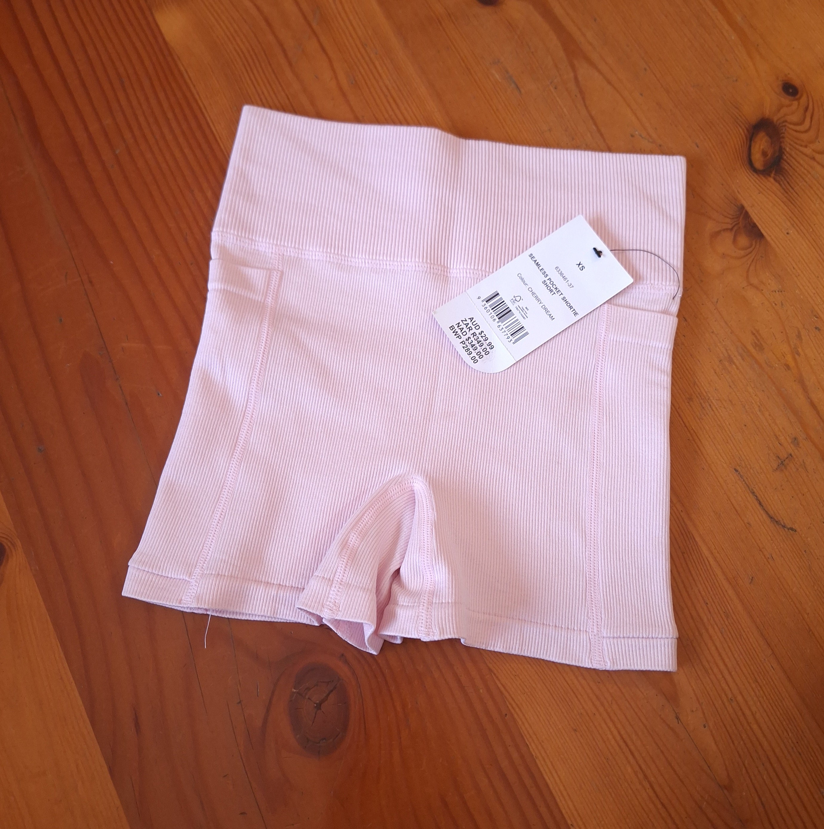 Cotton On - Seamless Pocket Shortie Short