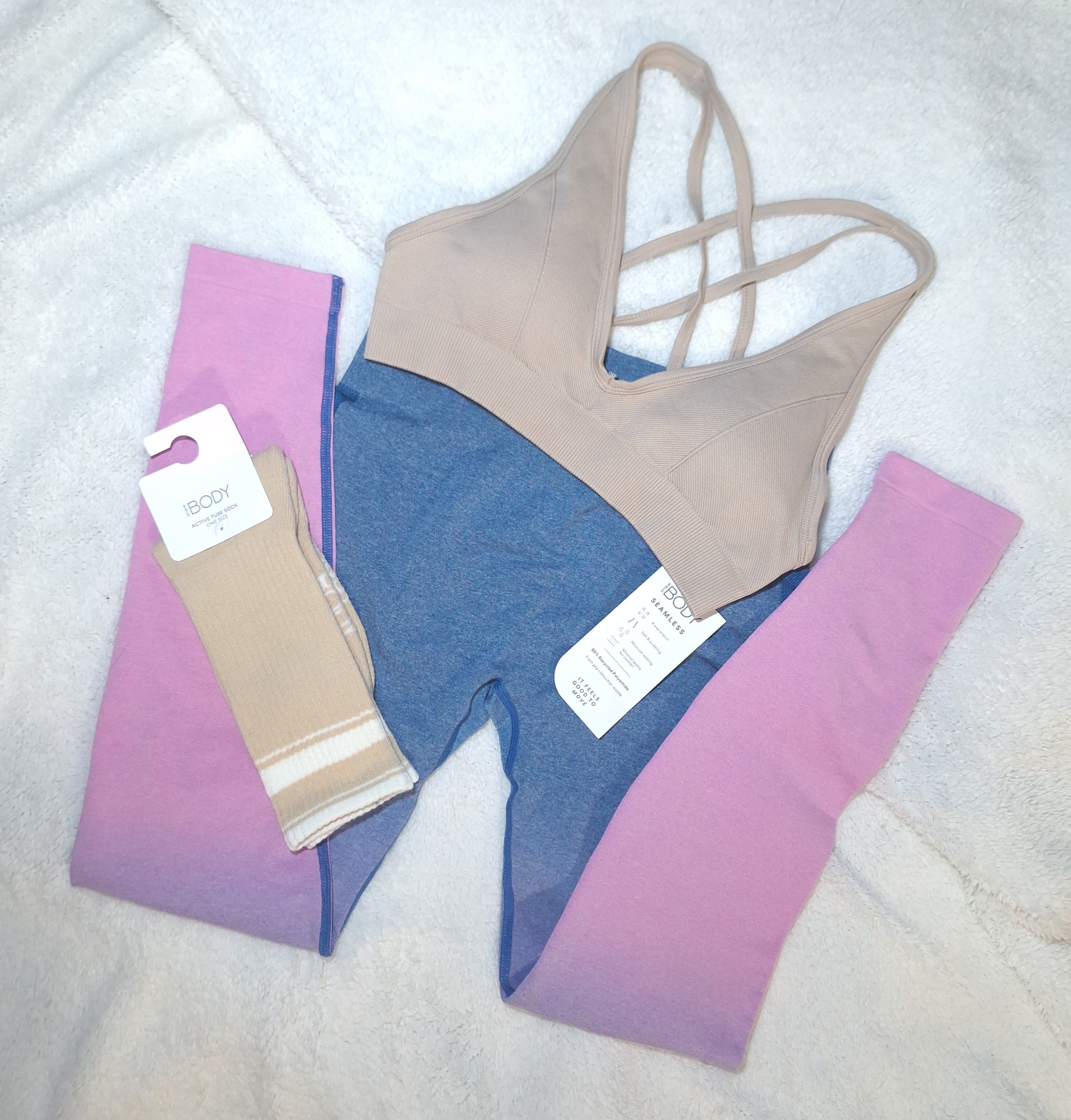 Gym Set, Seamless Plunge Front Crop,Wide Band Scrunch Bum Leggings,Active Tube Socks