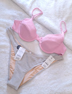 Katoen-op-balkon-bra-bikini-topkleur: pienk fizz crinkle, verfynde hoë kant Brasiliaanse bikini-onderkant kleur: mistige wolk metaalagtig