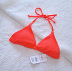Katoen-op-skuif-driehoek-bikini-topkleur: lewendige oranje kreukel