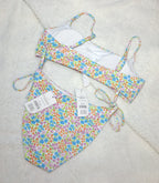 Katoen op reguit nek geknipte bikini-top, vaste das-kant Cheeky bikini-onderkant Kleur: Gina Floral