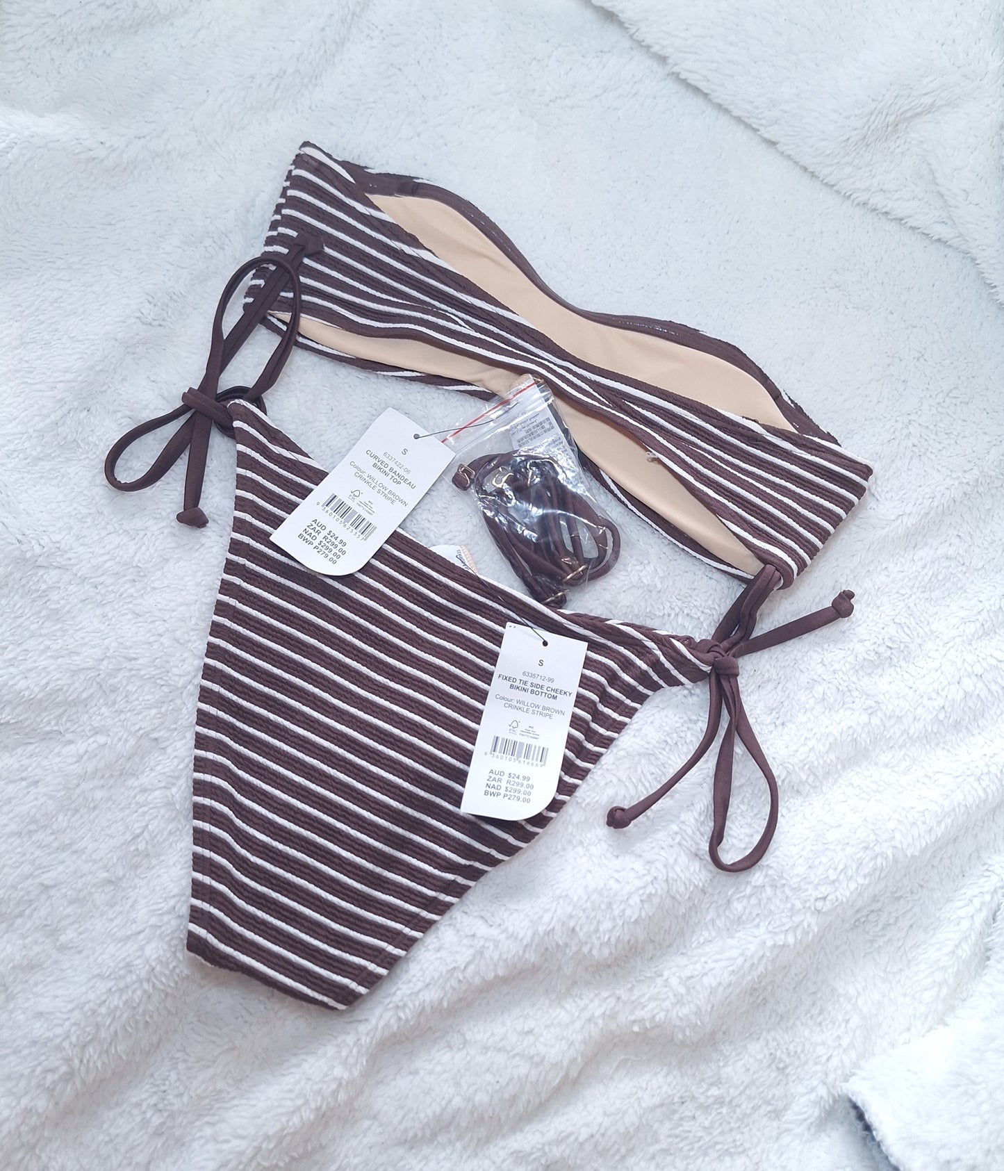 Katoen op geboë Bandeau Bikini Top, Vaste Dak Sy Cheeky Bikini Onderkant Kleur: Willow Brown Kreukel Streep