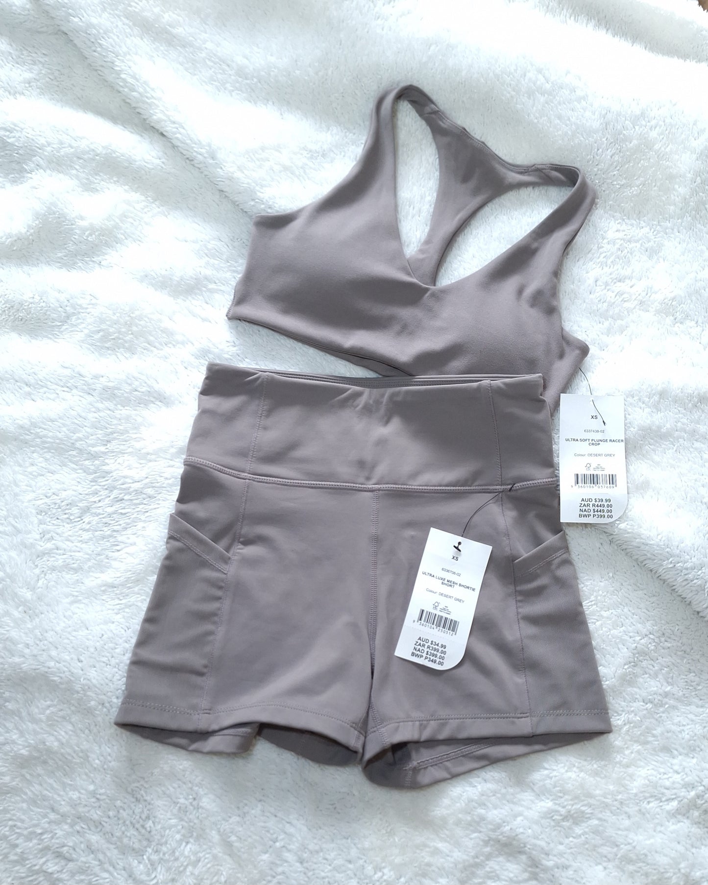 Cotton On Ultra Soft Plunge Racer Crop, Ultra Luxe Mesh Shortie Kort Kleur: Woestyngrys