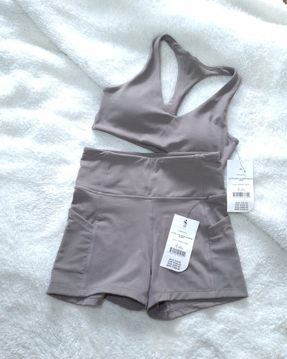 Cotton On Ultra Soft Plunge Racer Crop, Ultra Luxe Mesh Shortie Kort Kleur: Woestyngrys