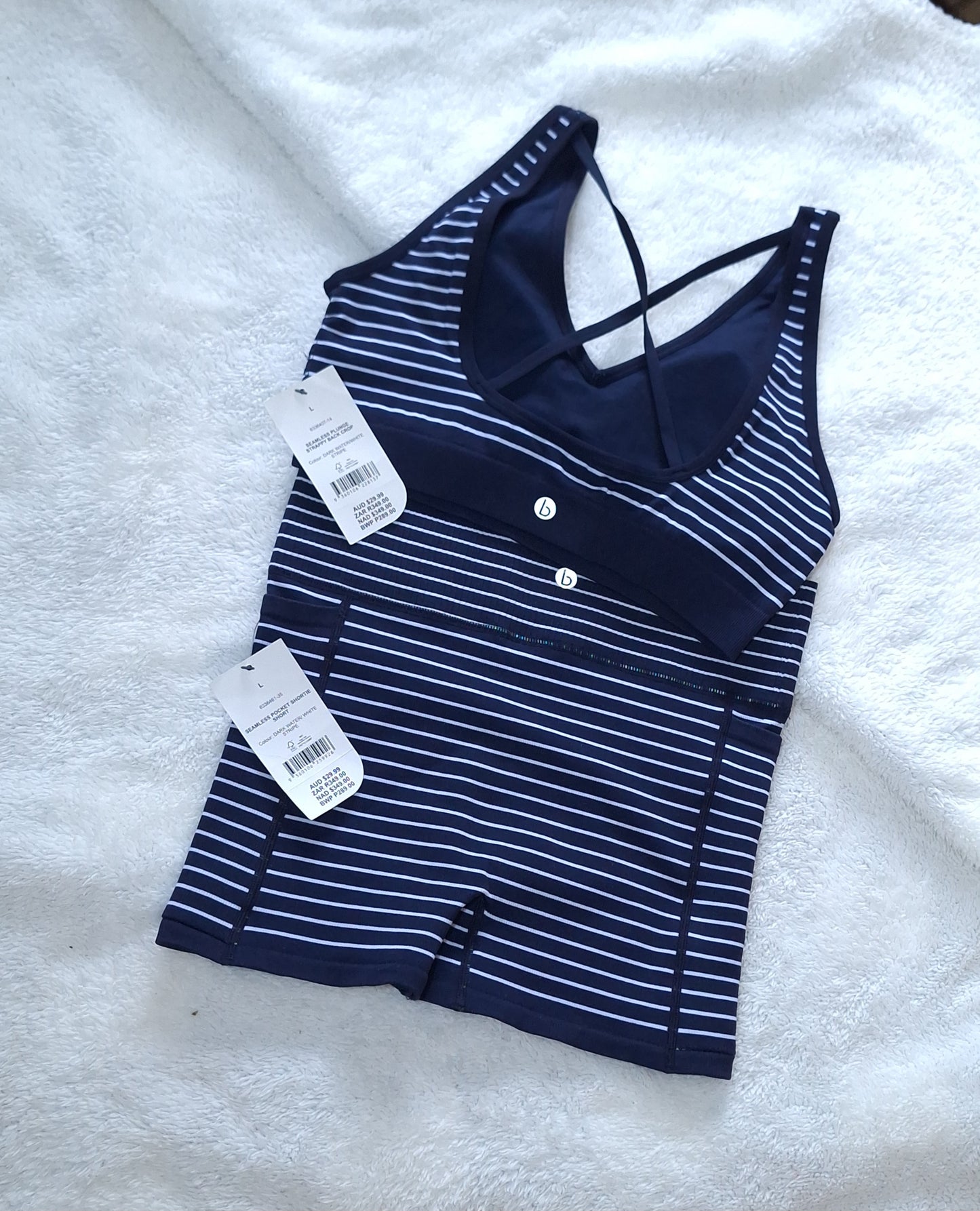 Cotton On - Seamless Plunge Strappy Back Crop, Seamless Pocket Shortie Short Colour: Dark Water/White Stripe