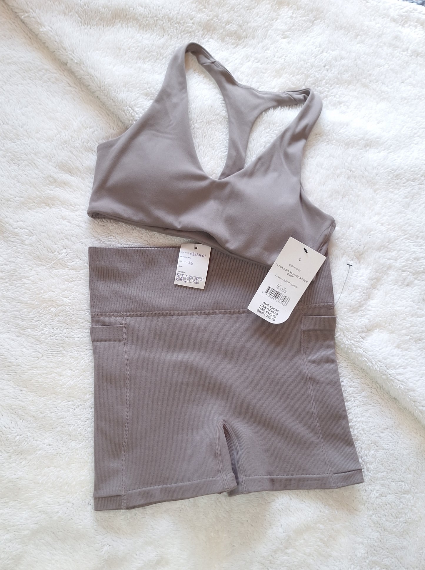 Cotton On - Ultra Soft Plunge Racer Crop, Seamless Pocket Shortie Short