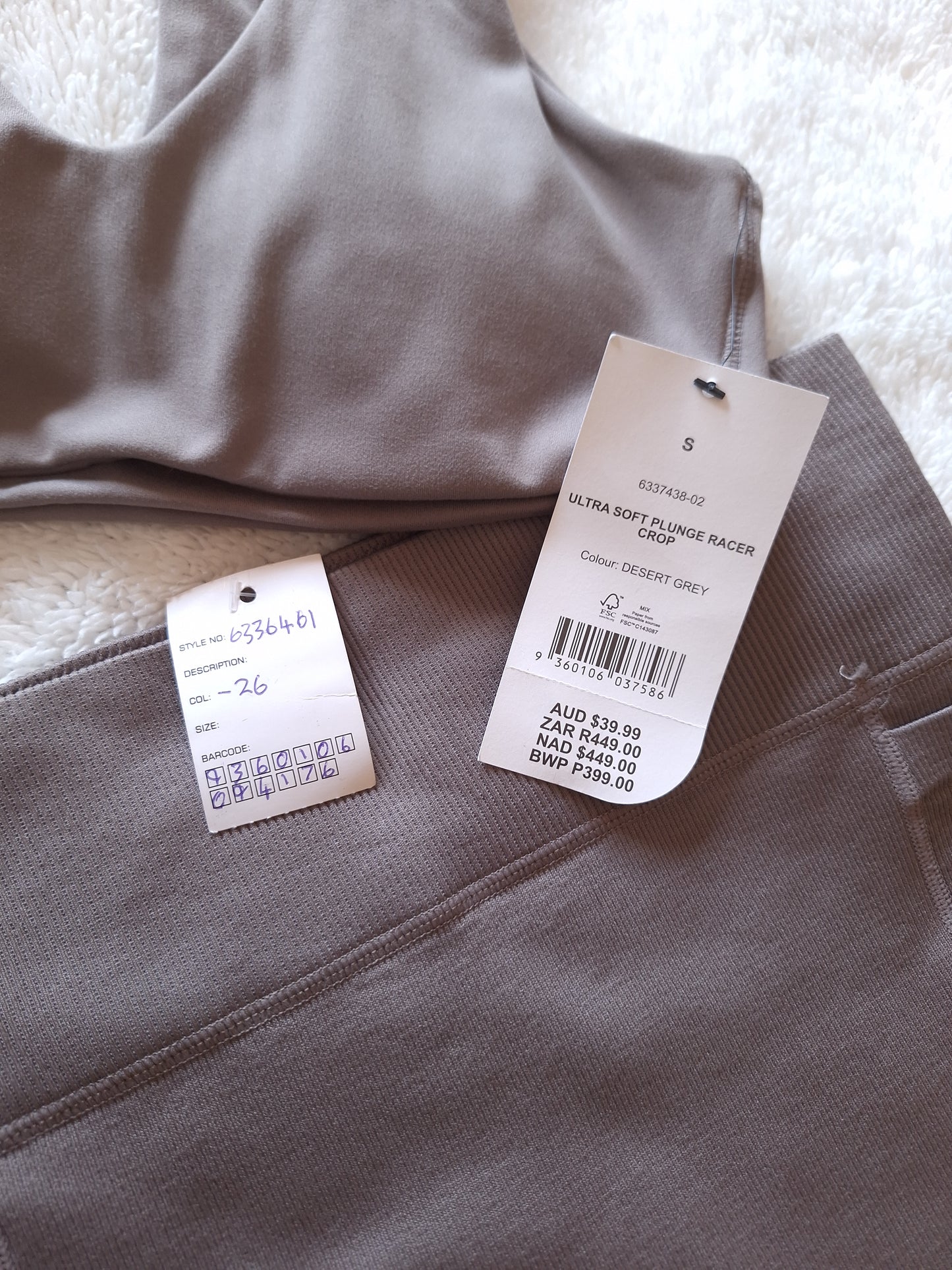 Cotton On - Ultra Soft Plunge Racer Crop, Seamless Pocket Shortie Short