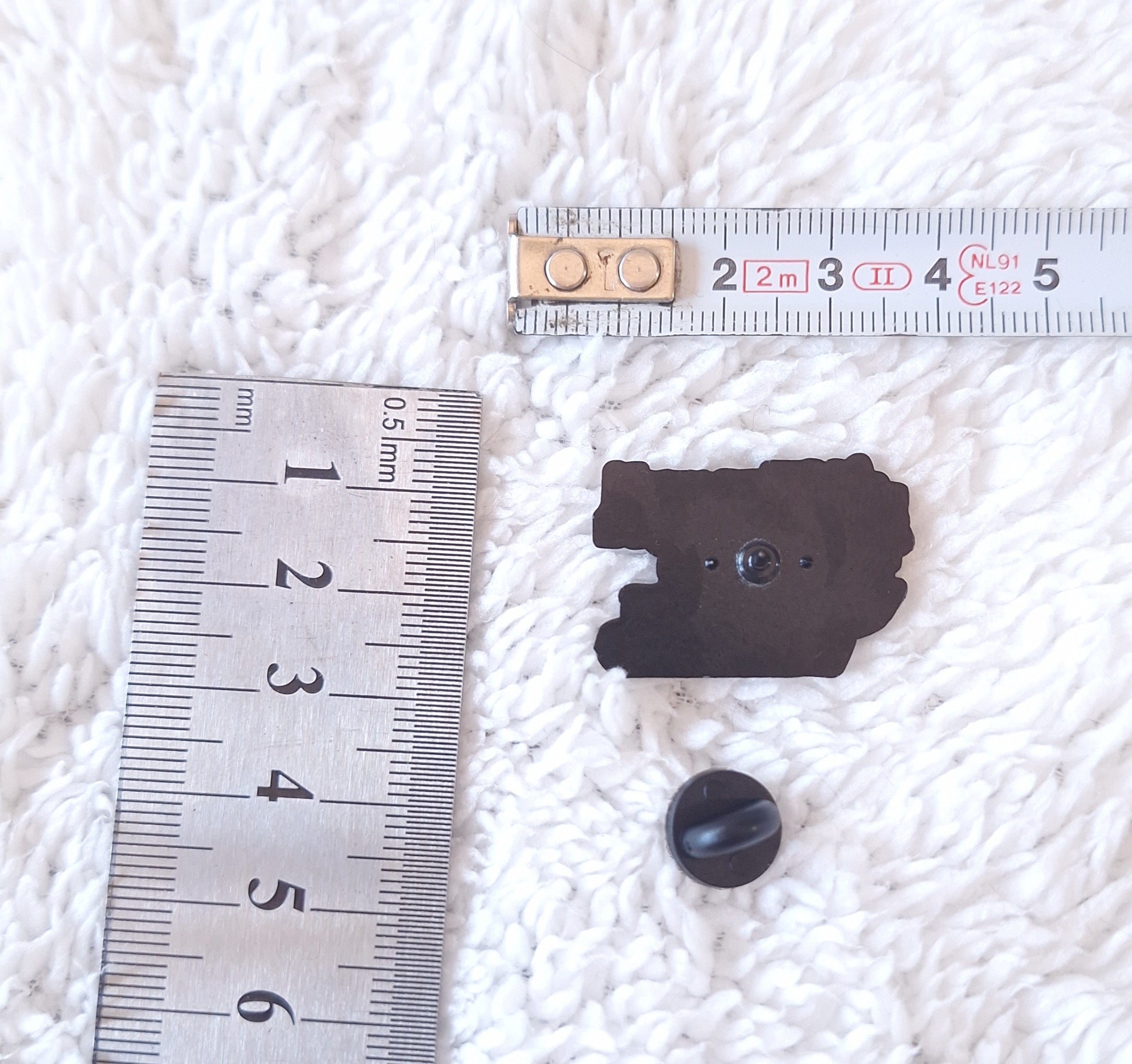 Brooch Pin Motivational " In a world you can be anything BE KIND "