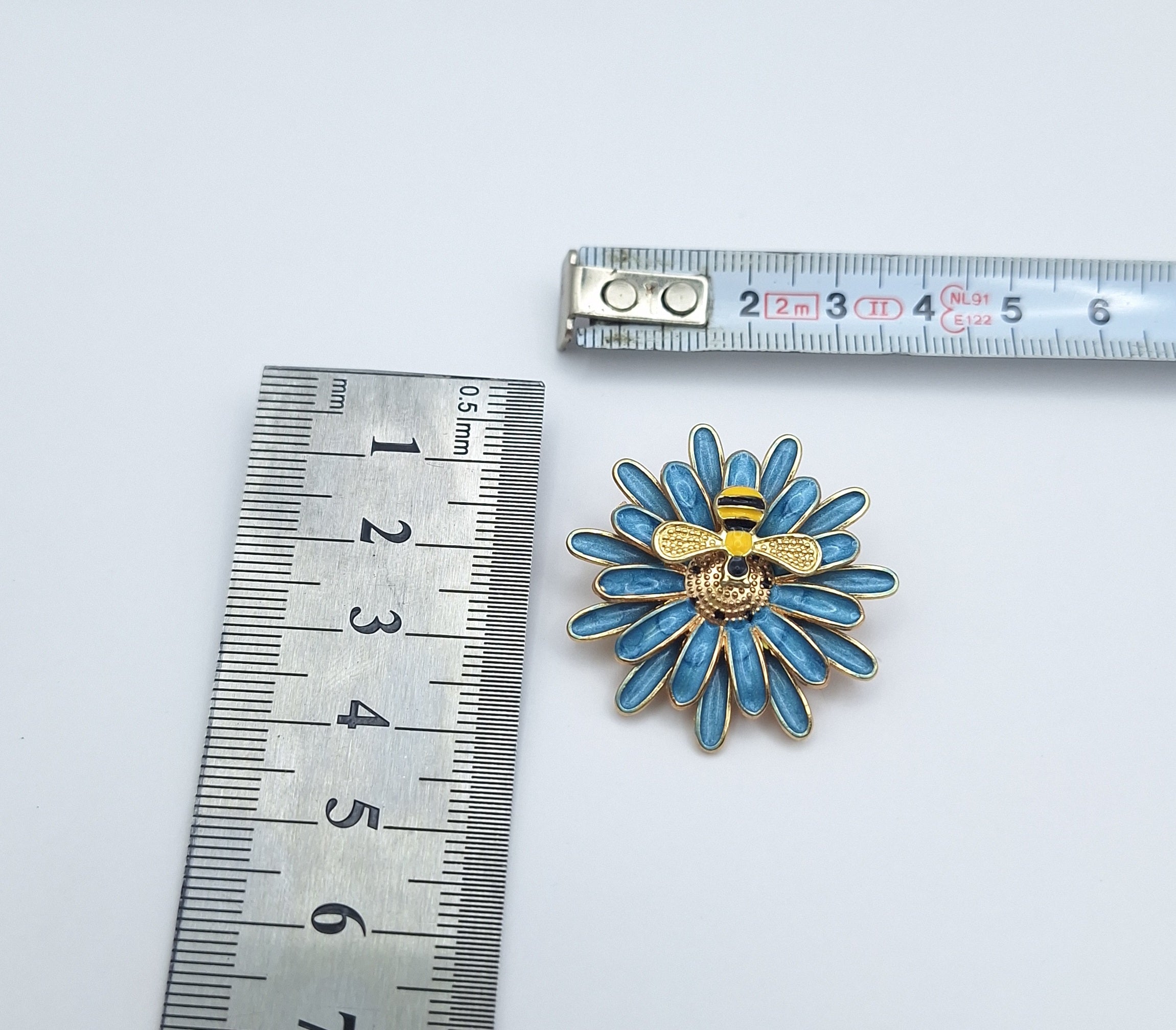 Brooch Pin Daisy & Bee
