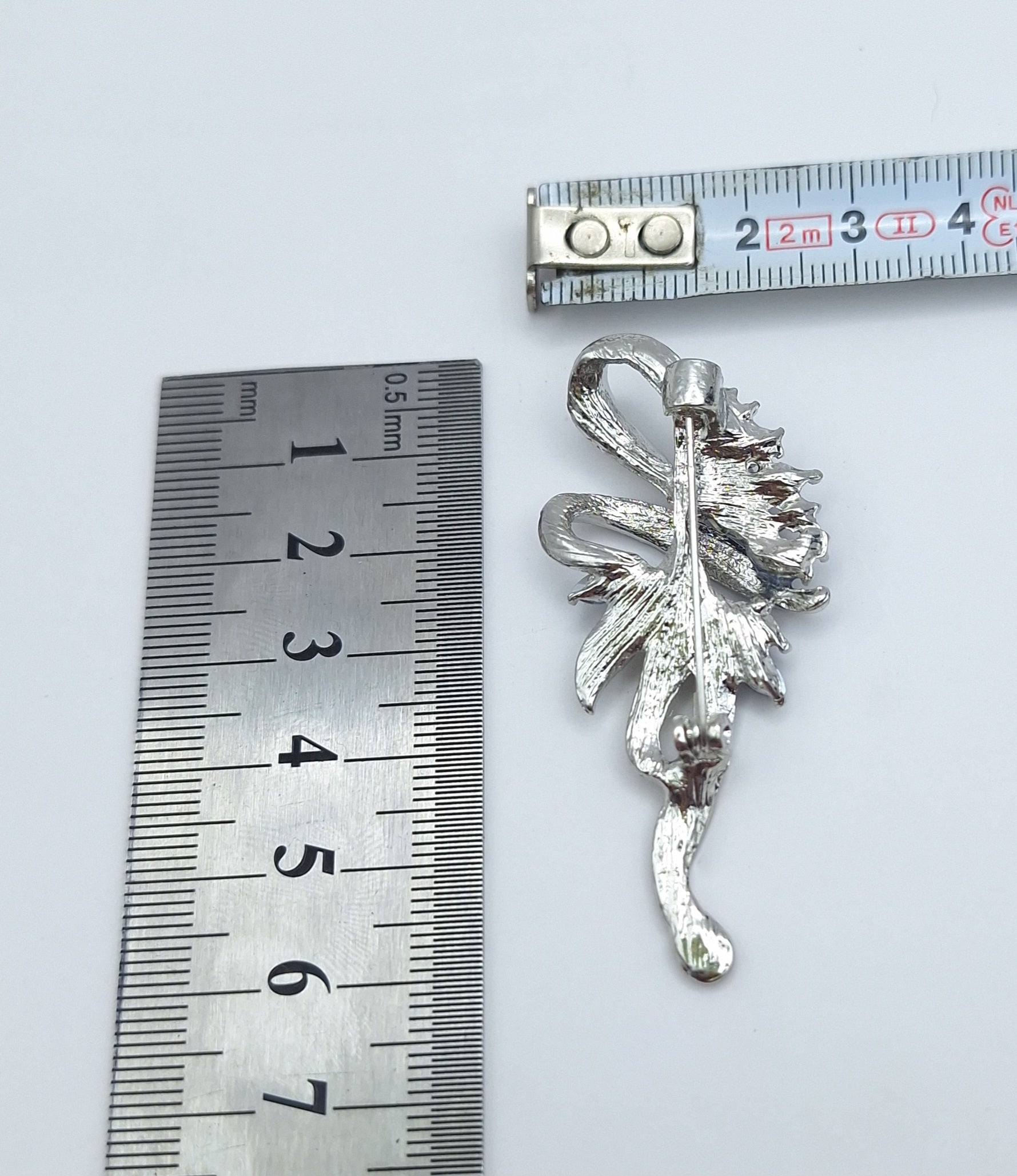 Brooch Pin Flower / Ribbon Rhinestone
