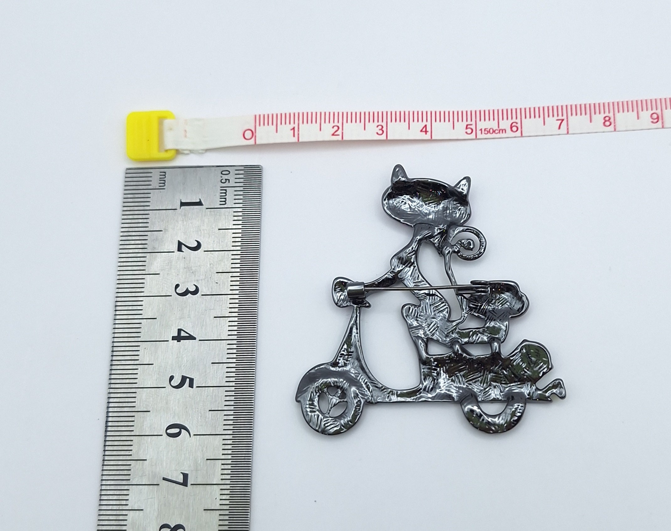 Brooch Pin Miss Kitty &amp; her Fish Friend Fred