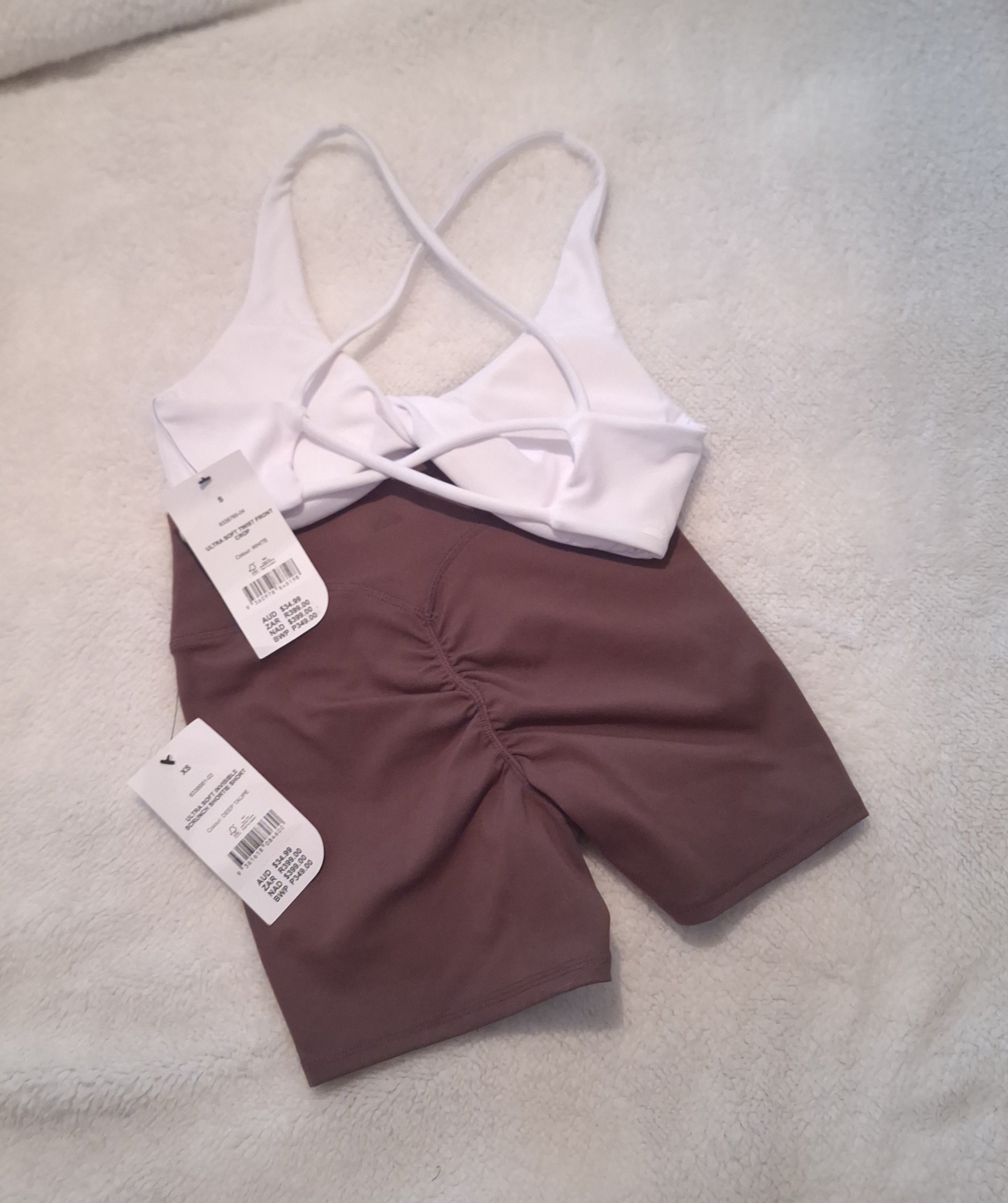 Cotton On Womens Gym Set Ultra Soft Twist Front Crop and Ultra Soft Invisible Scrunch Shortie Short