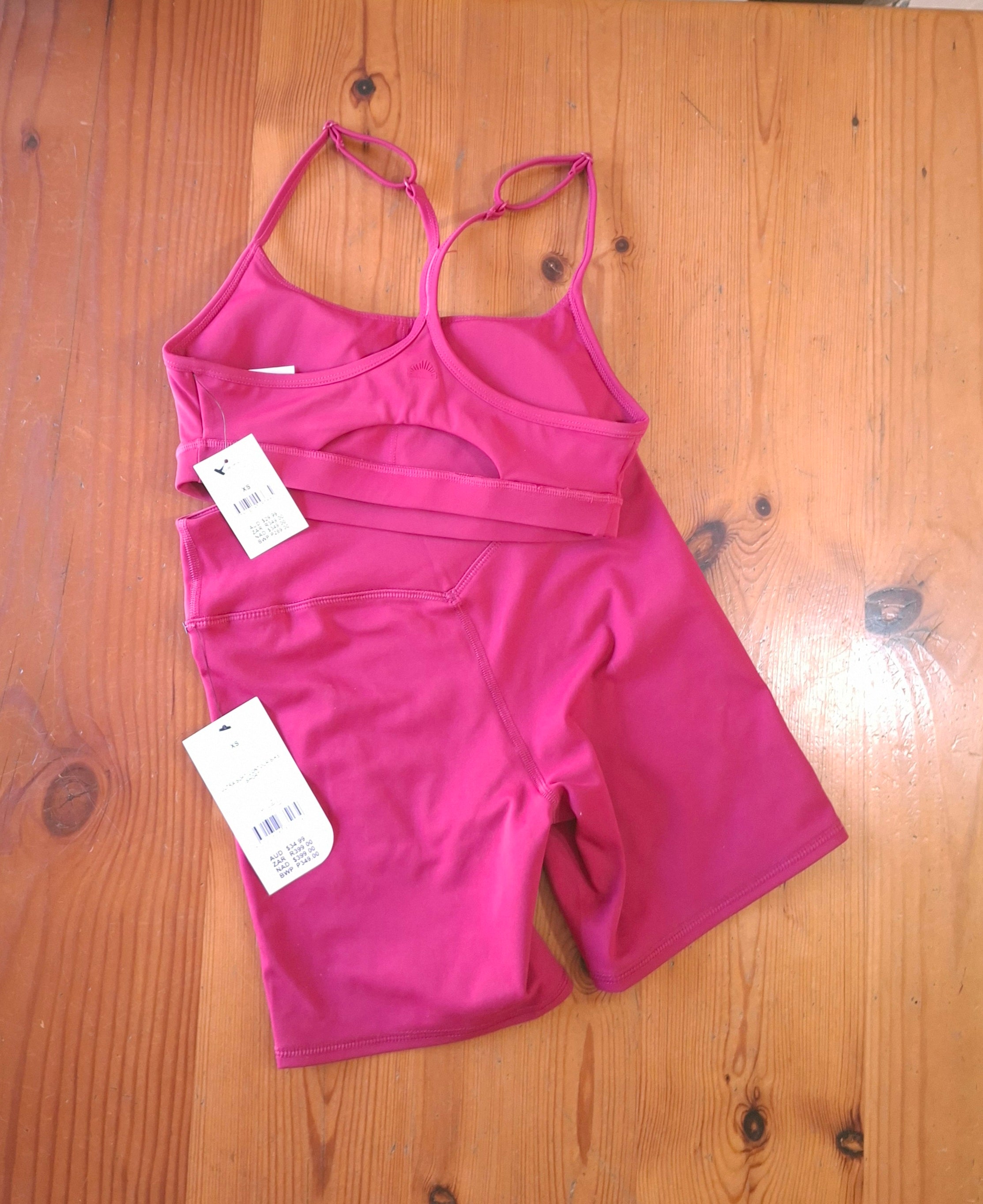 Cotton On Womens Gym Set 365 KeyHole Crop and Ultra Soft Contour Bike Short
